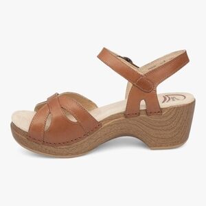 Stylish Tan Leather Sandals